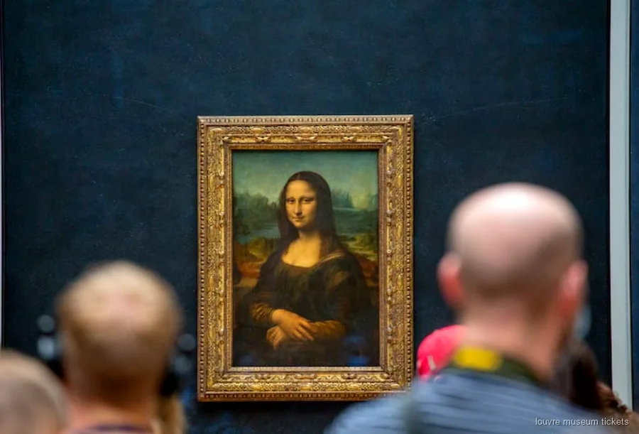 Kleine groep tijdens een skip-the-line rondleiding langs de hoogtepunten van het Louvre museum