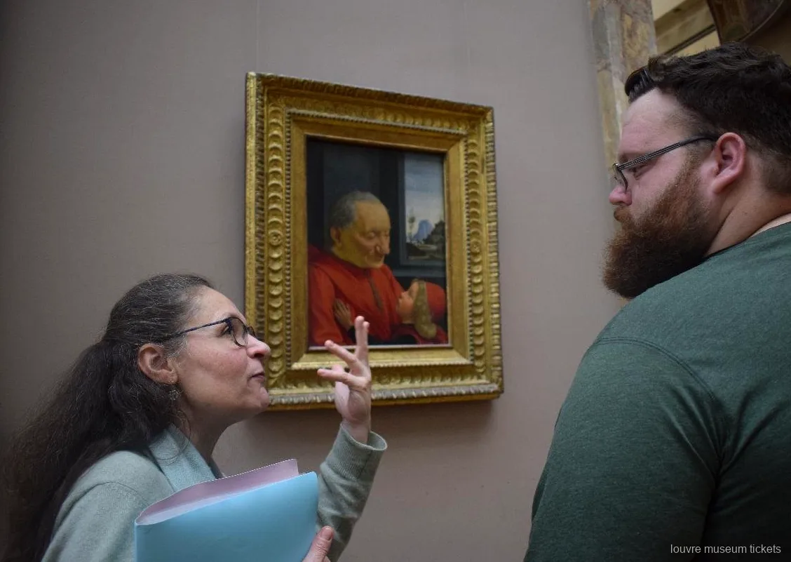 Przewodniczka objaśnia renesansowy portret starca z dzieckiem, zwiedzanie z biletami do Luwru